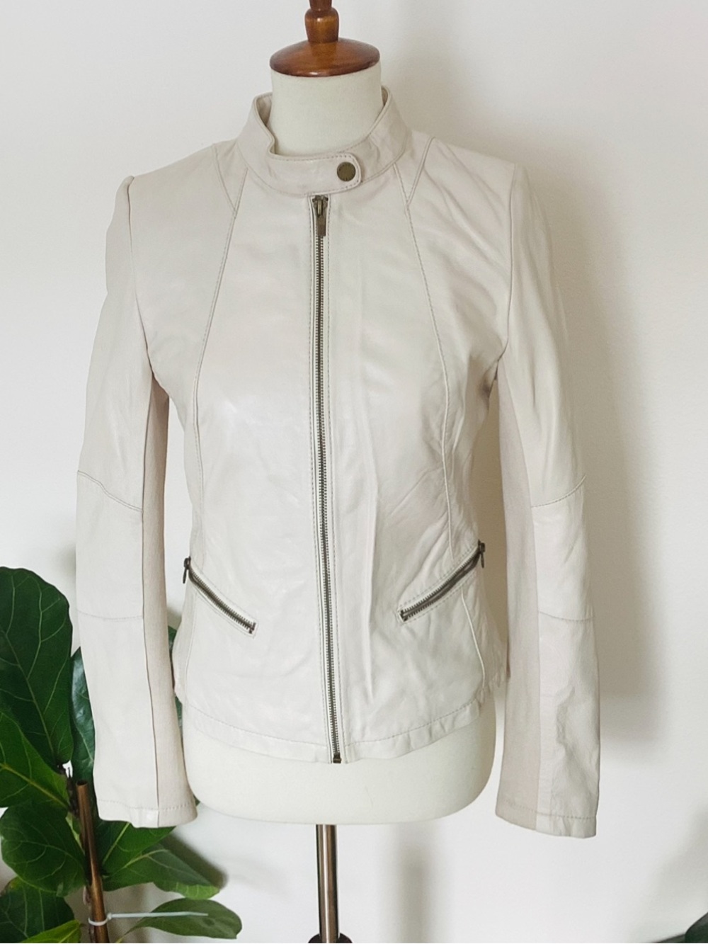 Black Rivet cream leather jacket small